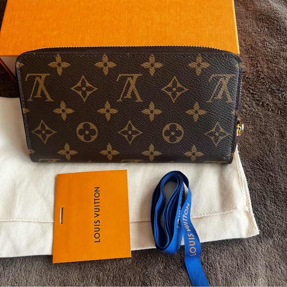 LOUIS VUITTON MONOGRAM ZIPPY WALLET LONG - Picture 3 of 11